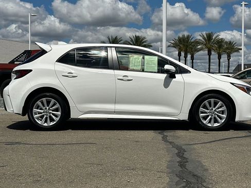 Certified 2025 Toyota Corolla SE w/ SE Package FWD image 3