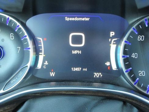 Certified 2024 Chrysler Pacifica Limited AWD/4WD image 36