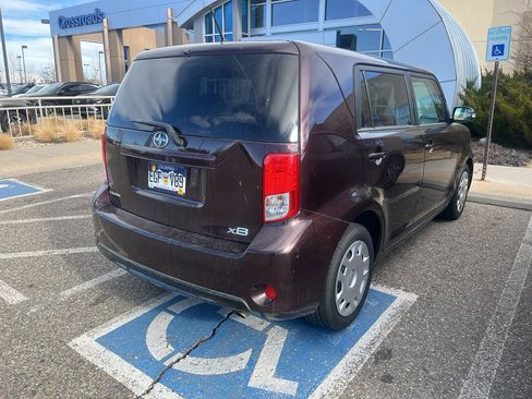 Used 2015 Scion xB image 3