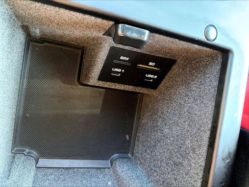 Used 2021 Porsche Macan Turbo image 26