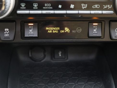 Used 2020 Toyota RAV4 XLE Premium image 25