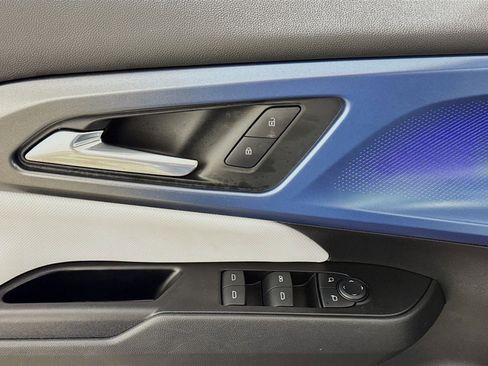 Used 2025 Chevrolet Equinox EV LT w/ Convenience Package image 20