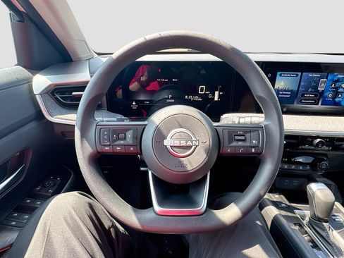 Used 2026 Nissan Kicks SV FWD image 11