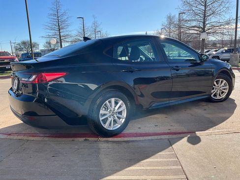Used 2025 Toyota Camry LE image 6