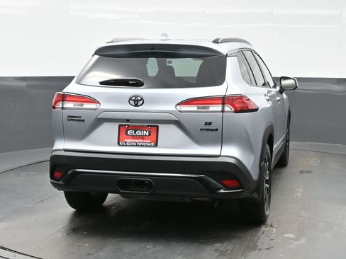 Used 2023 Toyota Corolla Cross SE image 5