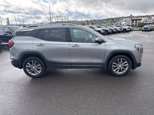 Used 2024 GMC Terrain SLT AWD/4WD image 4