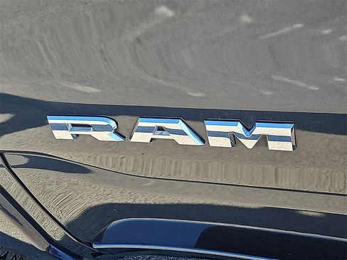 Certified 2019 RAM 1500 Laramie image 15