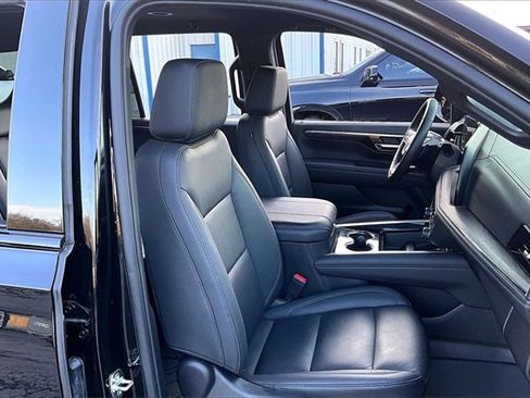 Used 2025 Chevrolet Tahoe Z71 image 30