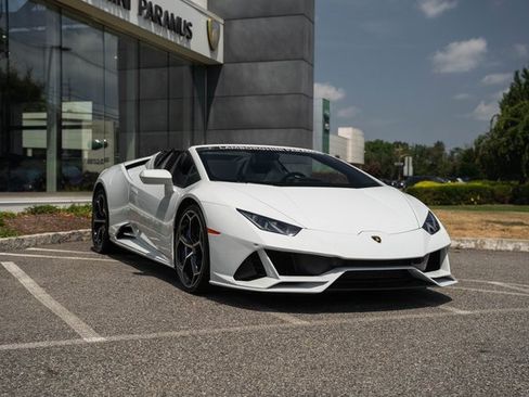 Used 2020 Lamborghini Huracan EVO image 2