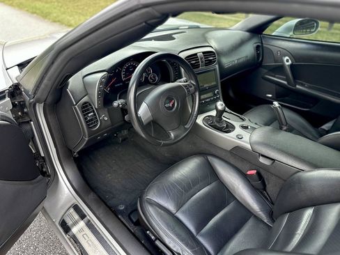 Used 2007 Chevrolet Corvette Coupe w/ Preferred Equipment Group RWD image 11