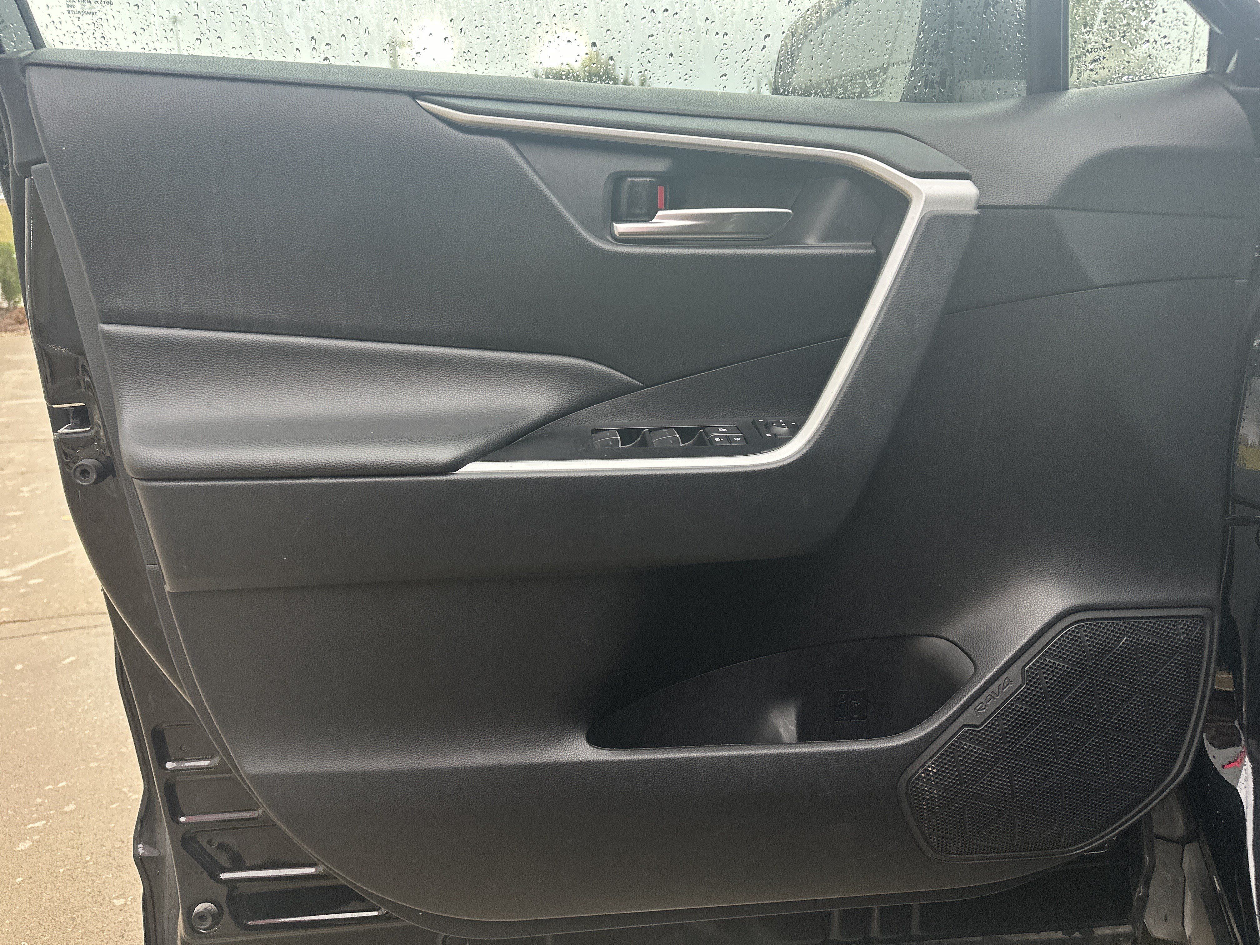 Used 2025 Toyota RAV4 XLE AWD/4WD image 13
