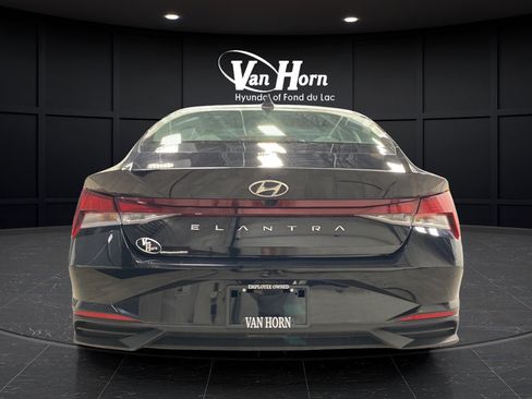 Used 2023 Hyundai Elantra SEL w/ Convenience Package FWD image 6
