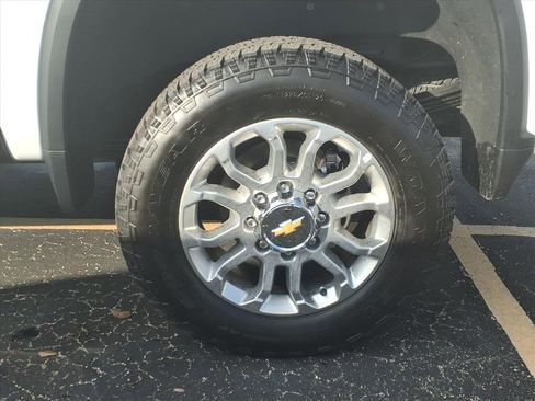 Used 2025 Chevrolet Silverado 2500 LT w/ Z71 Chrome Sport Edition image 18