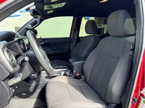 Used 2017 Toyota Tacoma TRD Off-Road image 12