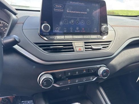 Certified 2022 Nissan Altima 2.5 SR w/ Midnight Edition Package AWD/4WD image 15