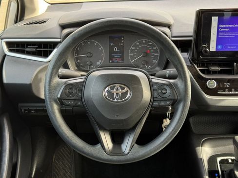 Used 2025 Toyota Corolla LE image 28