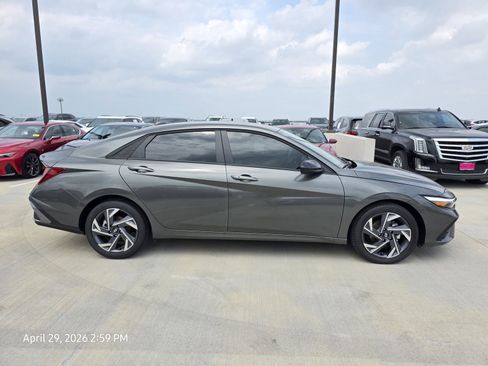 Certified 2025 Hyundai Elantra Sport FWD image 5
