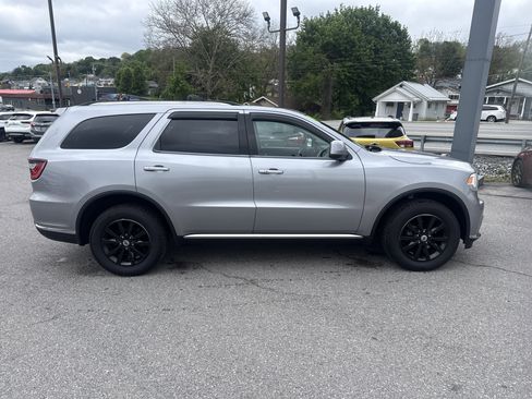 Used 2019 Dodge Durango SXT AWD/4WD image 2