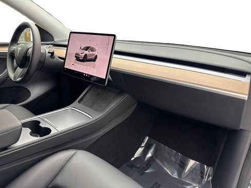 Used 2024 Tesla Model Y Long Range AWD/4WD image 52