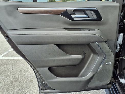 Used 2025 Chevrolet Tahoe Premier AWD/4WD image 21
