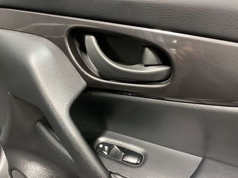Used 2020 Nissan Rogue S AWD/4WD image 29