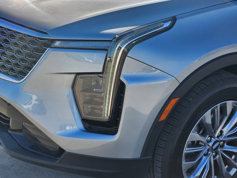 Certified 2024 Cadillac XT4 Premium Luxury image 9