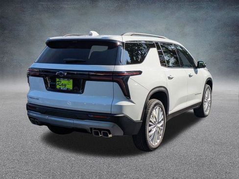 New 2026 Chevrolet Traverse LT w/ Driver Confidence Package FWD image 4