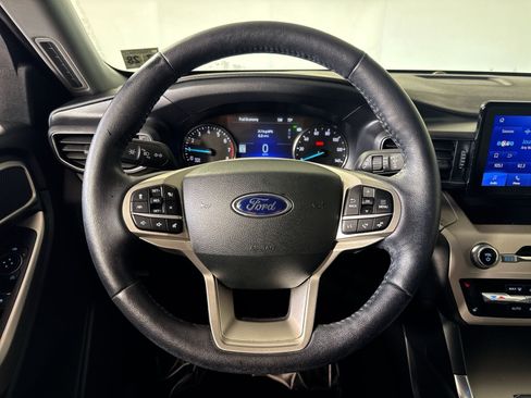 Used 2023 Ford Explorer XLT w/ Equipment Group 202A AWD/4WD image 16