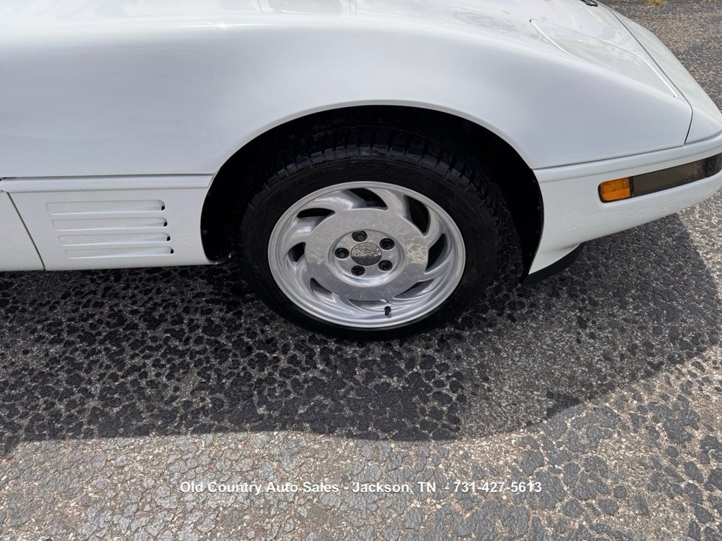 Used 1992 Chevrolet Corvette Convertible RWD image 13