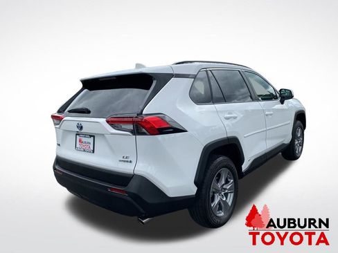 Used 2024 Toyota RAV4 LE AWD/4WD image 4