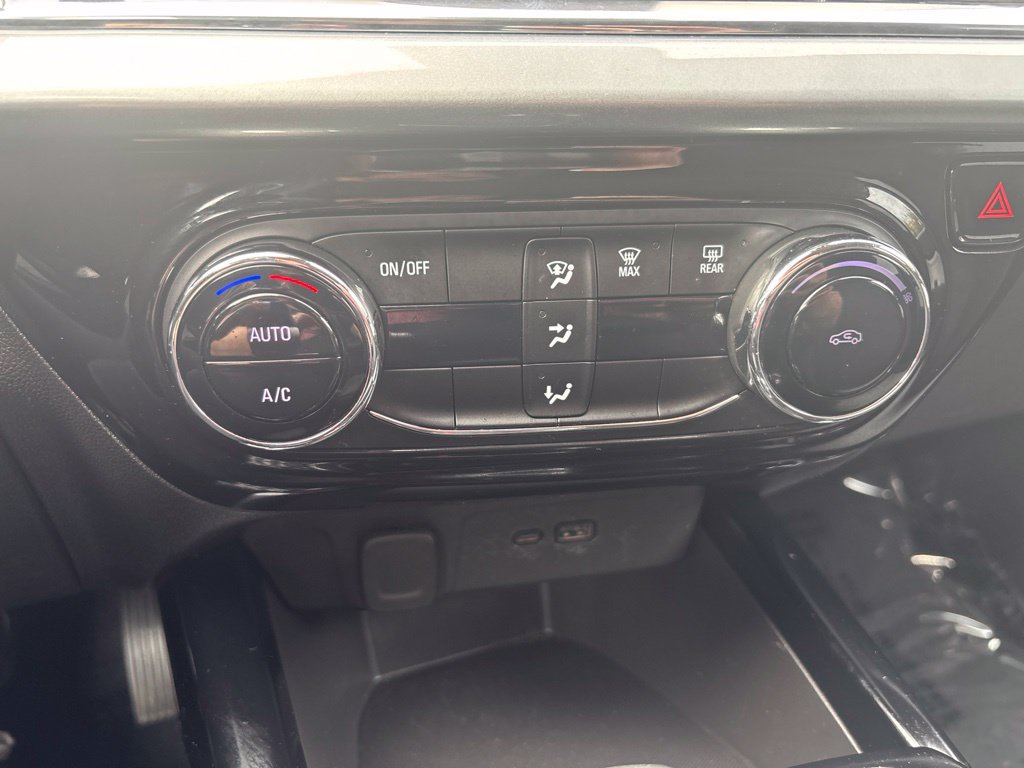 Used 2025 Chevrolet Trax LT FWD image 18