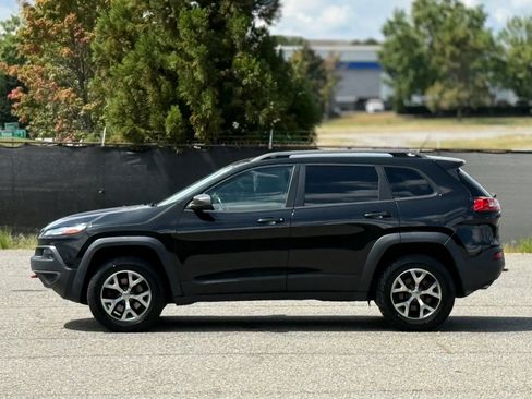 Used 2015 Jeep Cherokee Trailhawk AWD/4WD image 8