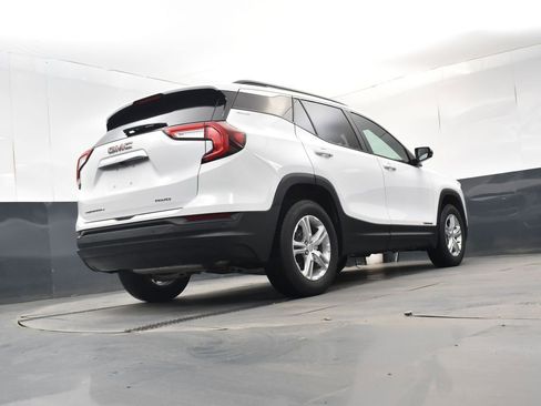 Used 2023 GMC Terrain SLE w/ Driver Convenience Package image 27