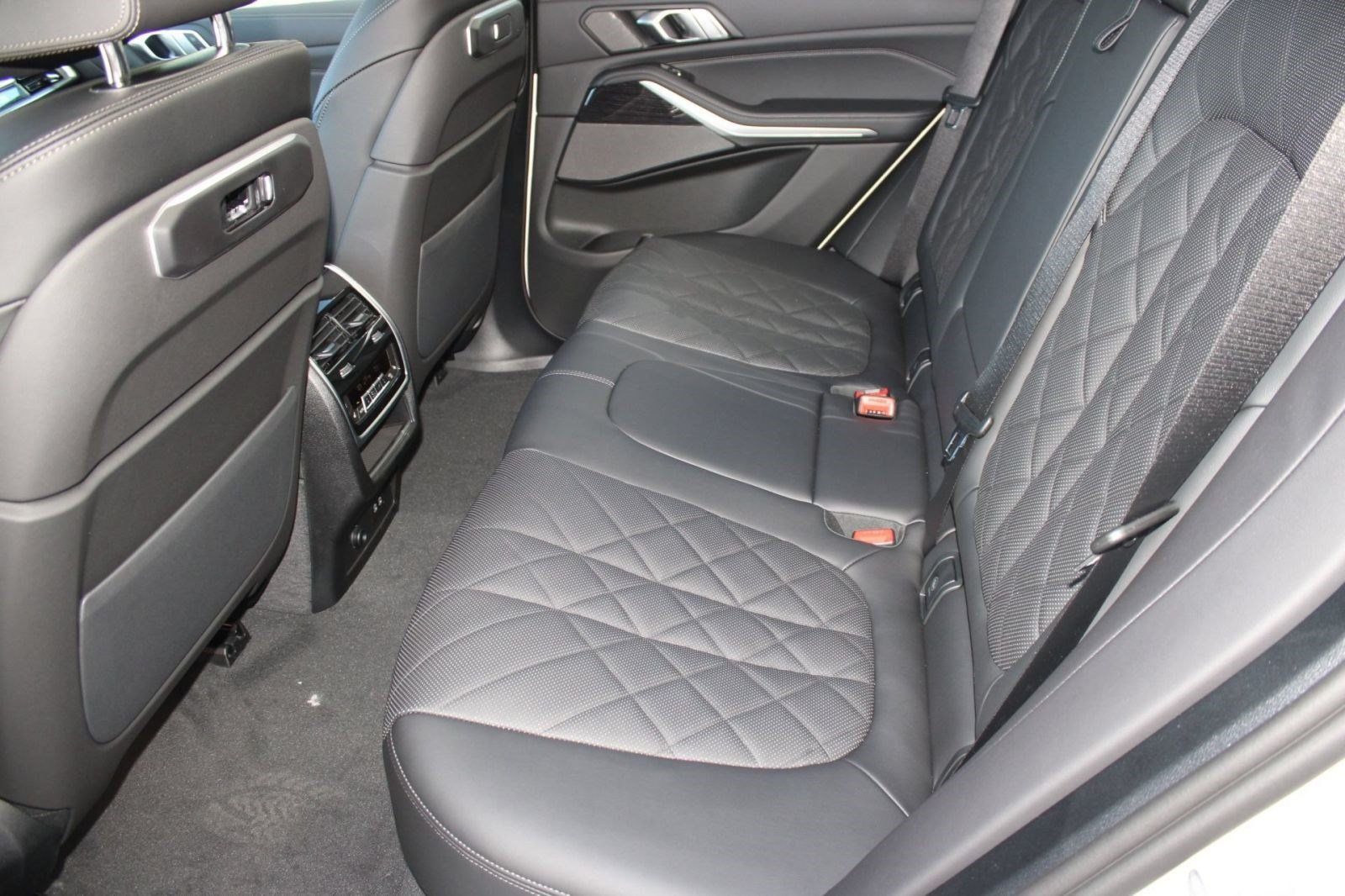 Used 2026 BMW X5 sDrive40i w/ M Sport Package RWD image 24