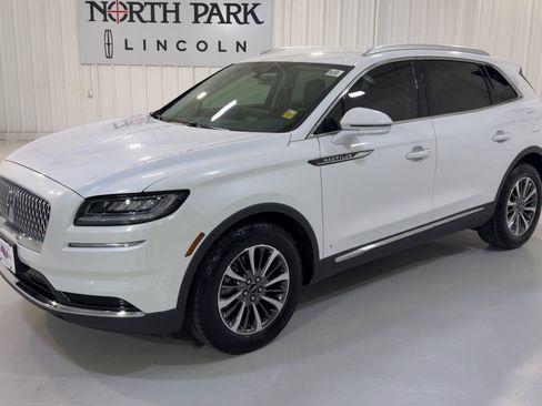 Used 2023 Lincoln Nautilus FWD w/ Premium Package image 5