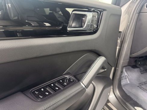 Used 2023 Porsche Cayenne Coupe image 6