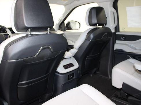New 2026 Lincoln Navigator Premiere AWD/4WD image 28