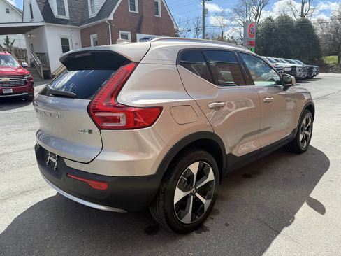 Used 2024 Volvo XC40 B5 Plus image 5