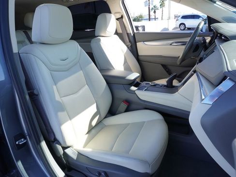 Used 2020 Cadillac XT5 Premium Luxury image 12