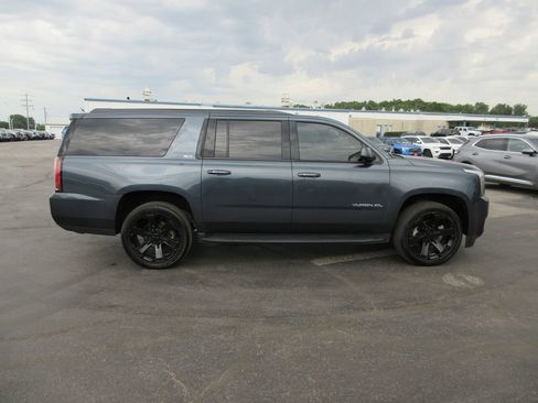 Used 2019 GMC Yukon XL SLT w/ Graphite Performance Edition AWD/4WD image 2