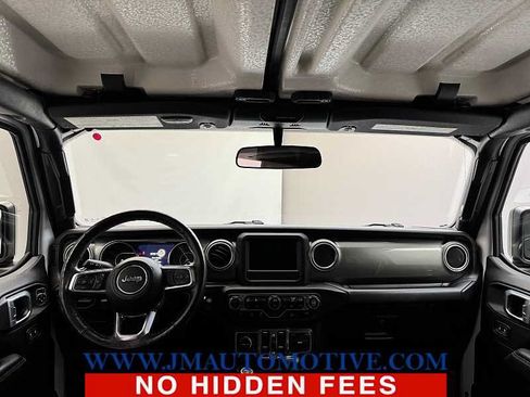 Used 2019 Jeep Wrangler Unlimited Sahara w/ Cold Weather Group AWD/4WD image 10