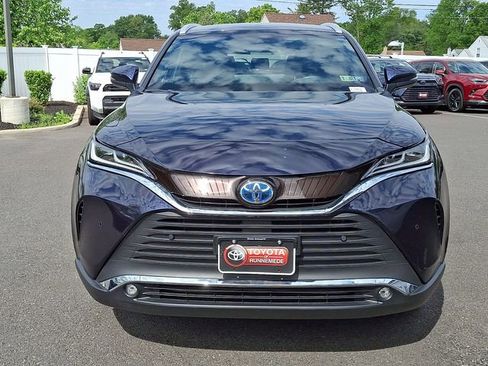 Used 2024 Toyota Venza XLE AWD/4WD image 2