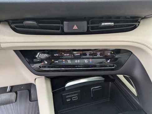 Used 2021 Buick Envision Essence w/ Technology Package I image 24