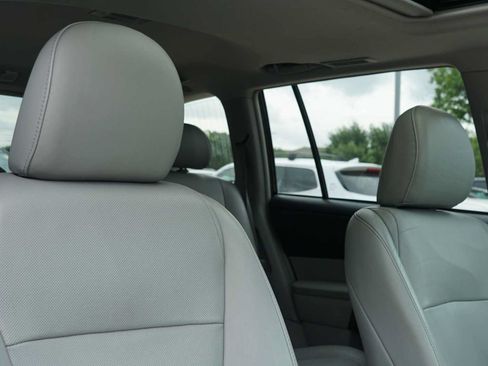 Used 2013 Toyota Highlander Limited FWD image 28