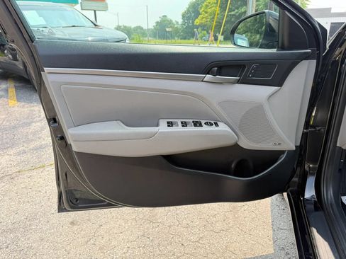 Used 2017 Hyundai Elantra Limited w/ Limited Ultimate Package 05 FWD image 9