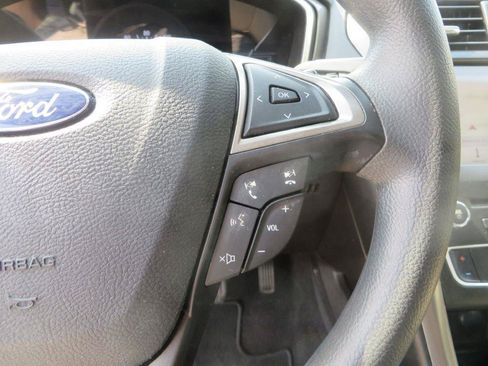 Used 2017 Ford Fusion SE w/ Fusion SE Technology Package FWD image 16