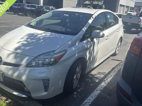 Used 2015 Toyota Prius Five FWD image 1