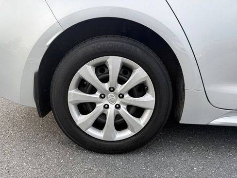 Used 2022 Toyota Corolla LE w/ Carpet Mat Package (TMS) FWD image 25