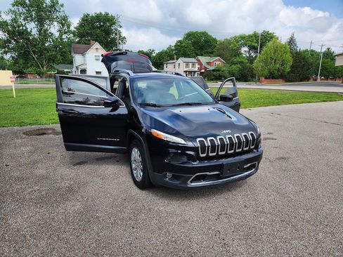 Used 2017 Jeep Cherokee Limited w/ Trailer Tow Group AWD/4WD image 31