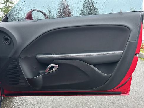 Used 2015 Dodge Challenger SXT image 25